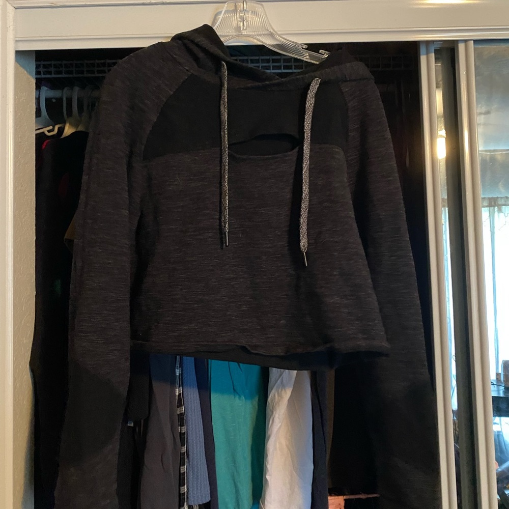 Black long sleeve crop top